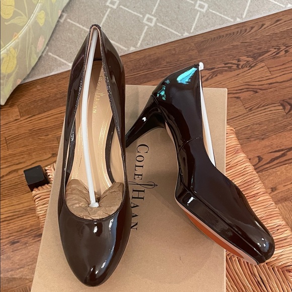 Cole Haan NEW Chelsea Low Heel pump in chestnut brown patent sz 9.5 - Picture 1 of 6